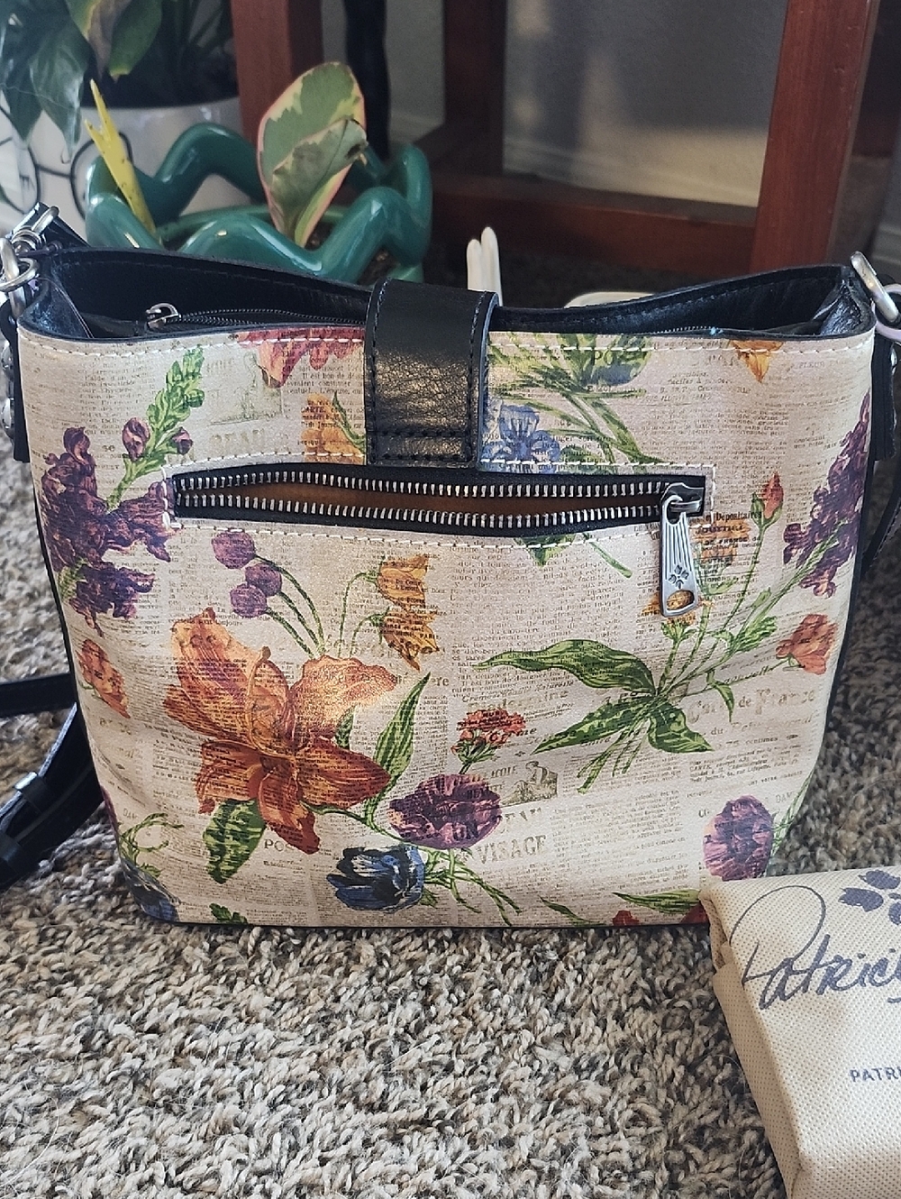 Patricia Nash Floral/Newsprint Crossbody Bag with Black Trim - Picture 4 of 7